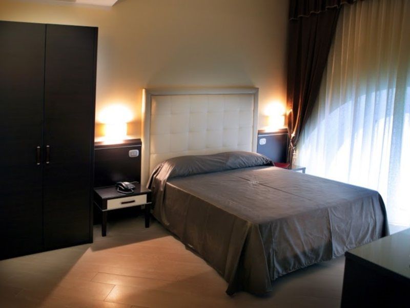 Hotel Ferdinando II Nápoly Kültér fotó